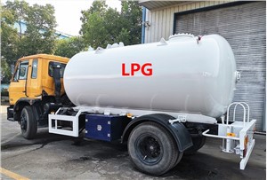 10-000-liters-lpg-bobtail-truckd18cfedd-5384-4fea-ac88-6b7b4dc96060