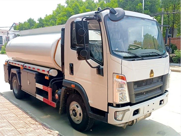 10-000liters-sinotruk-howo-oil-tank-truck0c5431ea-6068-42dd-ae4f-16a7dd2d824d