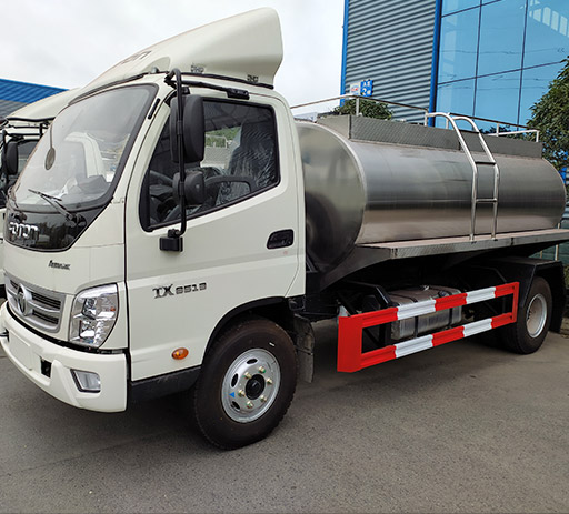 China_Foton_5000L_milk_tank_truck-2