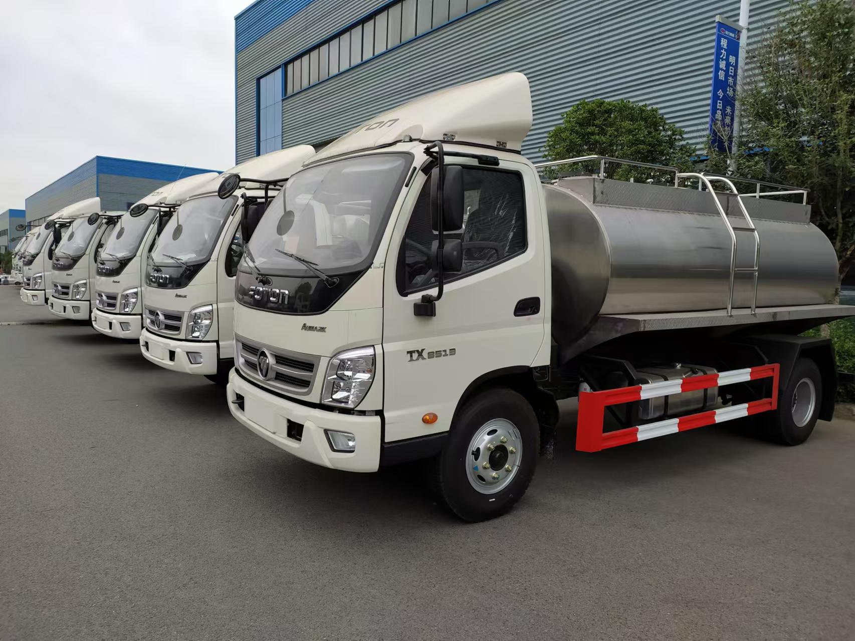 China_Foton_5000L_milk_tank_truck-3