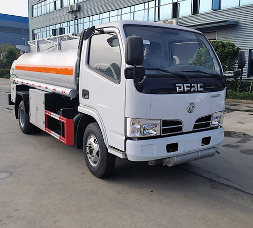 Dongfeng_5000l_small_fuel_tanker_truck-1