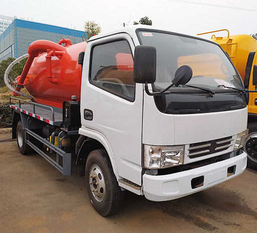 Dongfeng_5_m³sewage_suction_truck-1