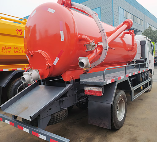 Dongfeng_5_m³sewage_suction_truck-2