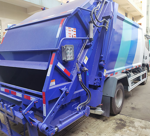 Dongfeng_7m³compactor_garbage_truck-2