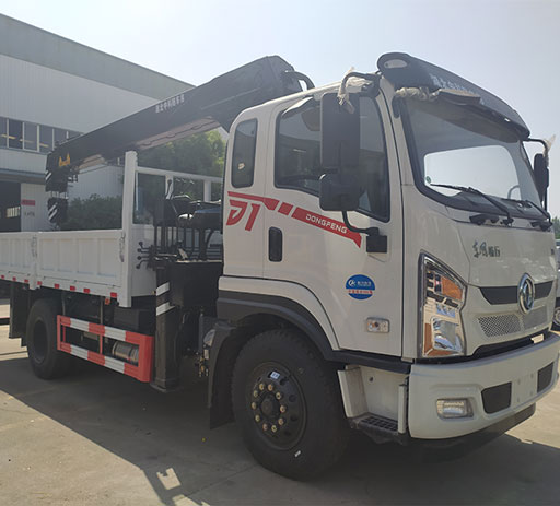 Dongfeng_8ton_truck_mounted_crane-2