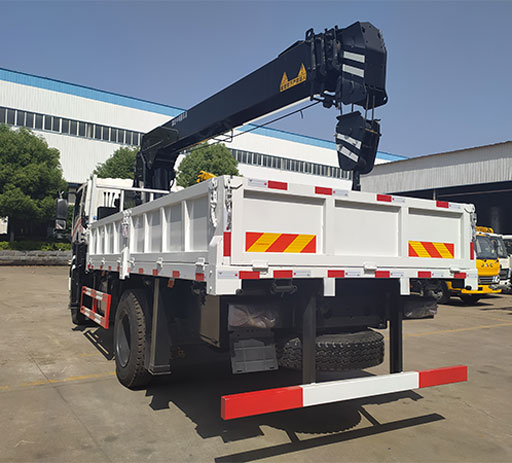 Dongfeng_8ton_truck_mounted_crane-3