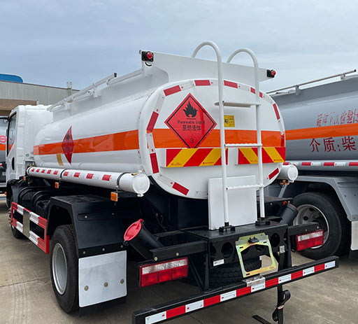 EURO2_Faw_5000L_oil_tanker_truck-2