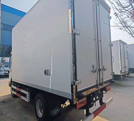 FAW_4.2m_refrigerator_truck-3