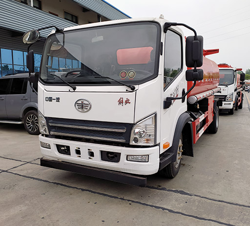 FAW_8_m³oil_tank_truck_with_fuel_dispenser-1