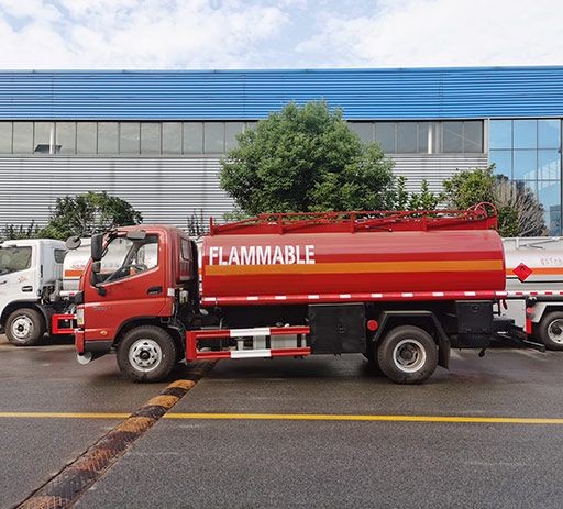 Foton_8000L_oil_tank_truck_sale_in_Africa-3