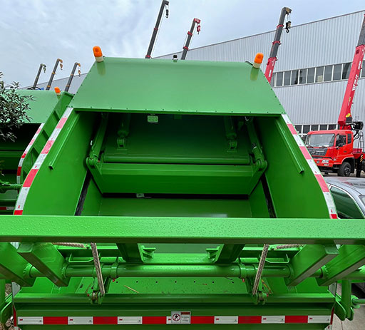 HOWO_15_m³_compactor_garbage_truck-3