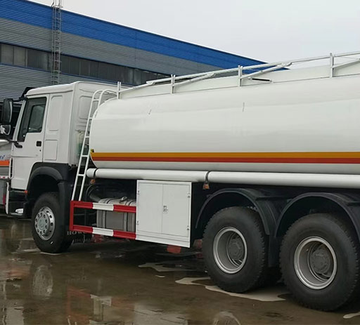 HOWO_20000L_fuel_tanker__truck-3