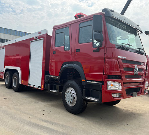 HOWO_20_ton_water_and_foam_fire_fighting_truck-2