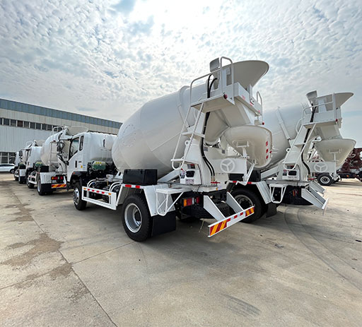 HOWO_6_m³_concrete_tank_truck-2