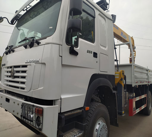 Howo_44__xcmg_8ton_truck_mounted_crane-1