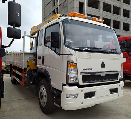 Howo_mcmg_4ton_truck_mounted_crane-2