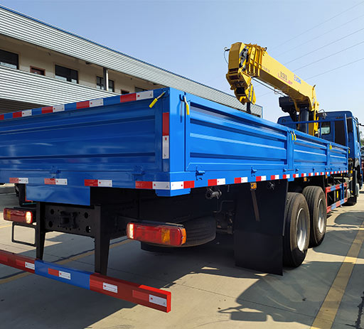 Howo_xcmg_12ton_truck_mounted_crane-2