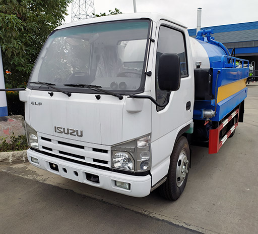 Isuzu_5_m³sewage_suction_truck-1