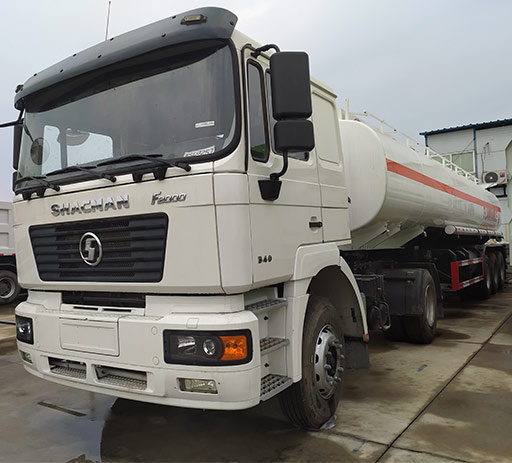 Shacman_45000L_semi-trailer_oil_tank_truck-1