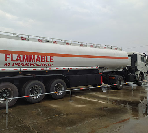 Shacman_45000L_semi-trailer_oil_tank_truck-3