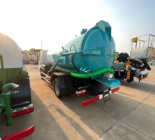 dongfeng_5m³_vacuum_sewage_suction_truck-2