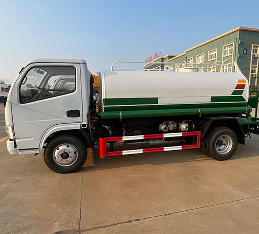 dongfeng_5ton_small_water_tanker_truck-1