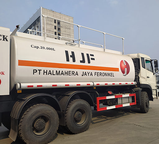 dongfeng_64_20ton_loading_capacity_oil_tank_truck-3