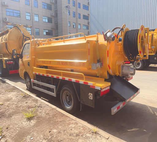 dongfeng_mini_4cbm_high_pressure_cleaning__sewage_suction_truck-2