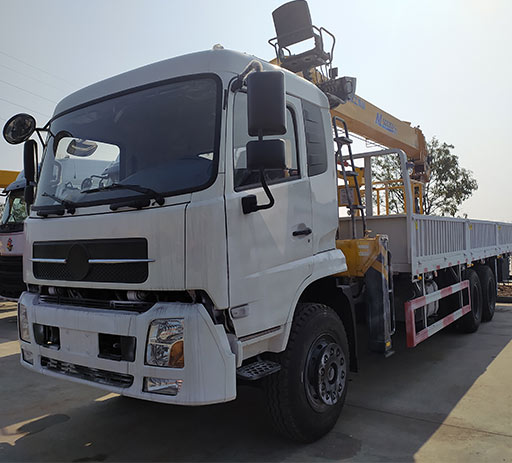 dongfeng_xcmg_12ton_truck_mounted_crane-1