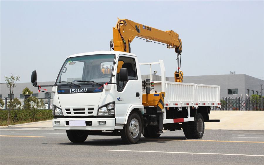 isuzu-cargo-lorry-mounted-crane56113400285