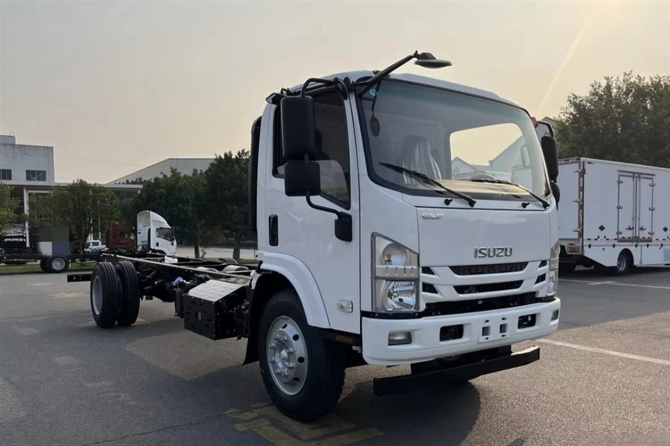 isuzu-rhd-3cmb-water-tank-truck5b4c9