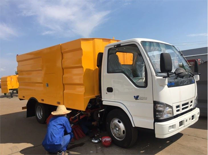 isuzu-vacuum-street-sweeper-truck05226843650