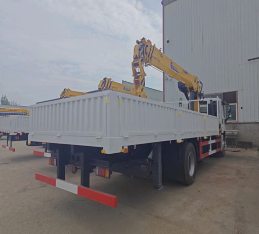 isuzu_giga_10ton_xcmg_truck_mounted_crane-3